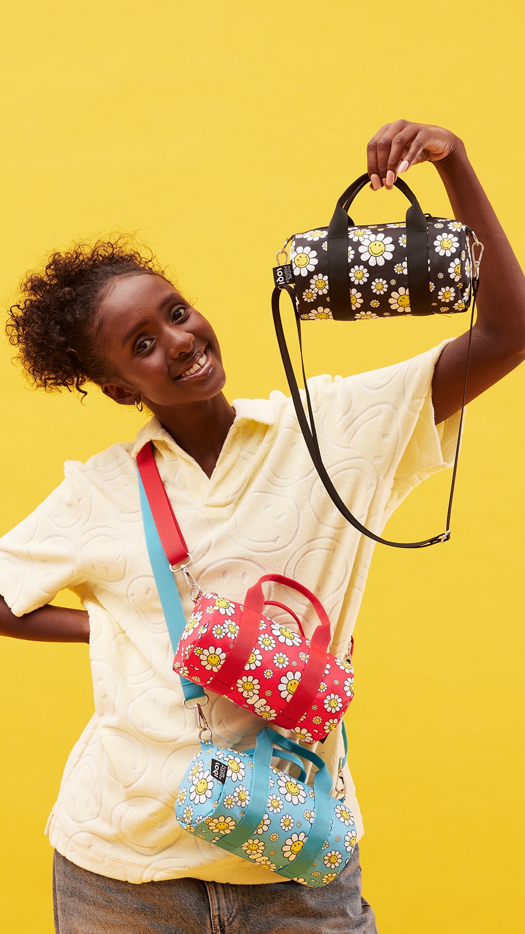Τσάντα ώμου Loqi Smiley Flowers Raspberry small weekender