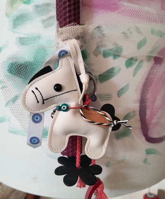 Λαμπάδα χειροποίητη από μελισσοκέρι μπορντώ με μπρελόκ πόνυ