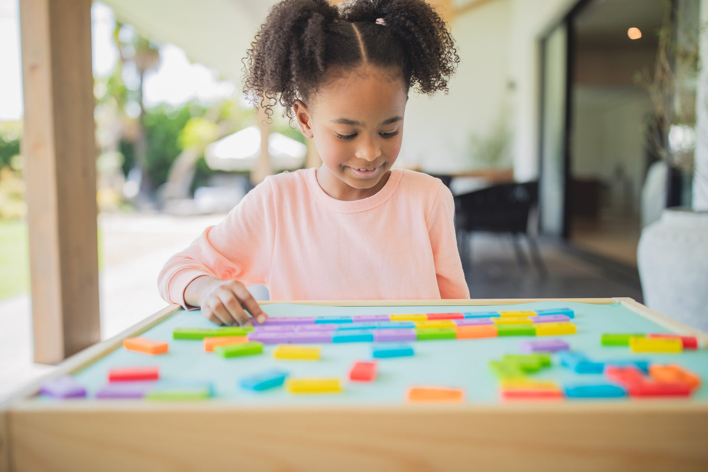 Phonics Dominoes Short Vowels EI-2940 