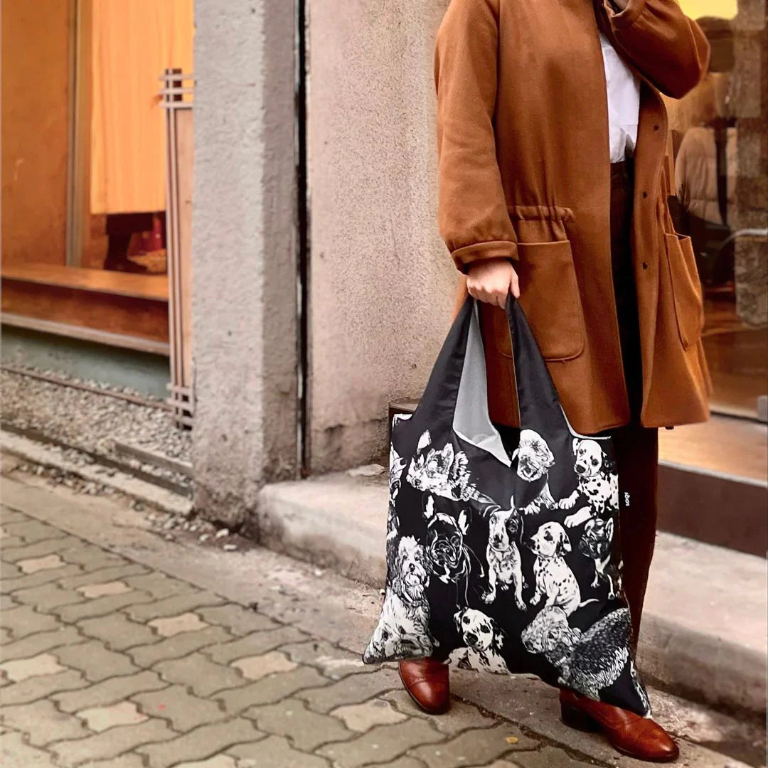 Τσάντα ώμου πολλαπλών χρήσεων Loqi Red Poppy Bee Dogs