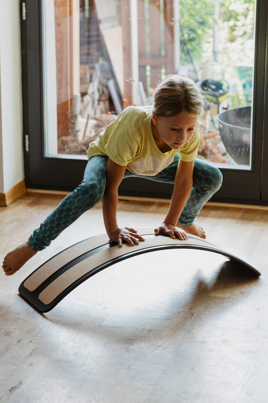 Εύκαμπτη ξύλινη σανίδα ισορροπίας das.Brett με αντιολισθητικά, χρώμα μαύρο