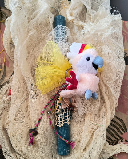 Λαμπάδα αρωματική με μπρελόκ κουκλάκι παπαγάλο