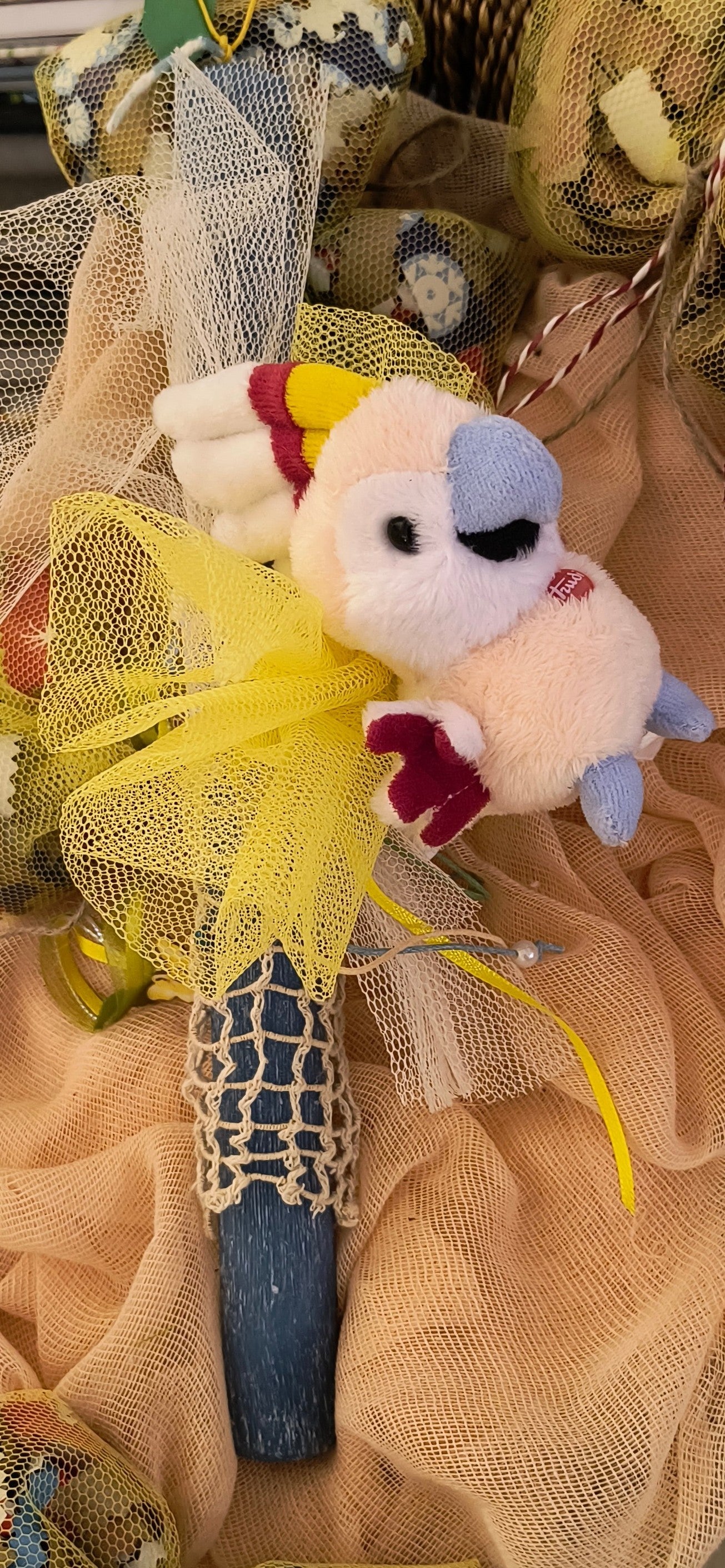 Λαμπάδα αρωματική με μπρελόκ κουκλάκι παπαγάλο