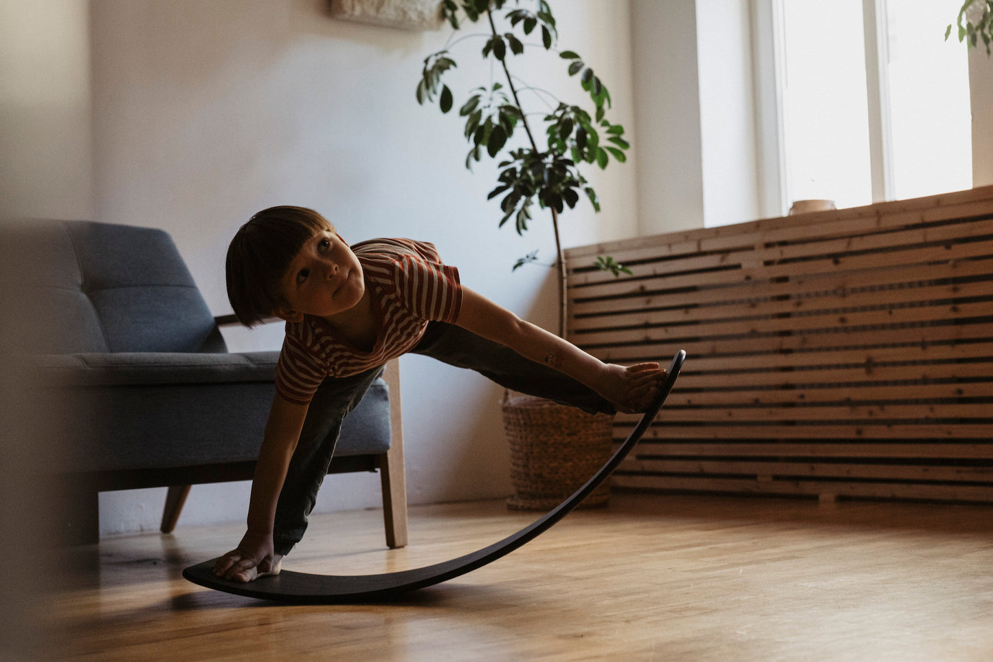 Εύκαμπτη ξύλινη σανίδα ισορροπίας das.Brett με αντιολισθητικά, χρώμα μαύρο