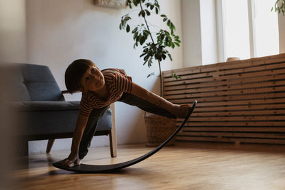 Εύκαμπτη ξύλινη σανίδα ισορροπίας das.Brett με αντιολισθητικά, χρώμα μαύρο